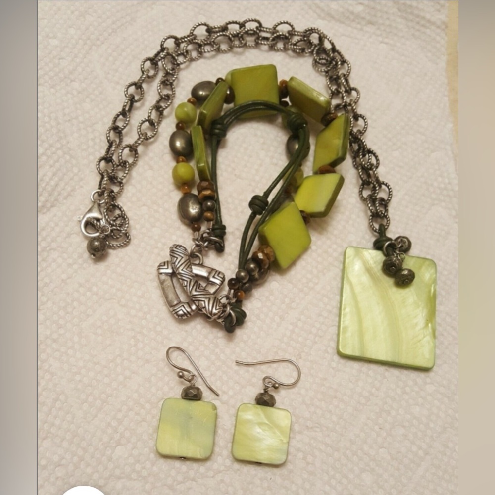 SILPADA Genuine Mother of Pearl Earrings Retired Vintage Green/Yellow - Picture 3 of 7